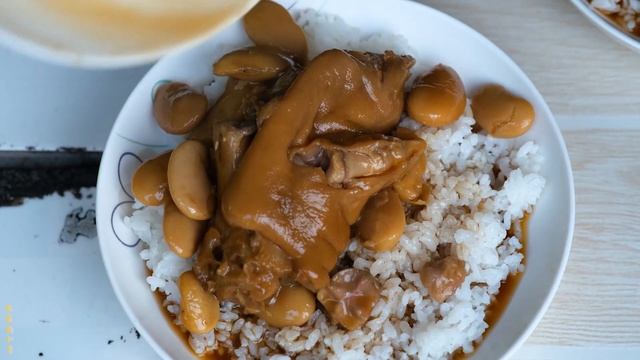 【农家的小勇】小勇做红烧腐竹，入味下饭看着就馋人，再吃个大猪蹄，吃美了 смотреть онлайн