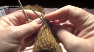 Как связать митенки спицами (перчатки без пальцев)