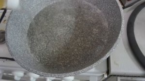 Куриные бедра тушеные в сметанном соусе. Быстро и вкусно.