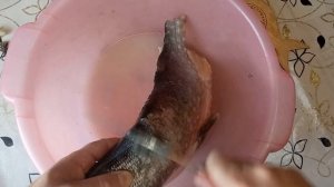 Как почистить рыбу от чешуи быстро, и чтобы не разлеталась 👍 Супер способ