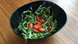 Салат из рукколы с лангустинами