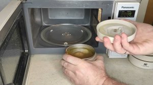 Ланч бокс из 3х термо-контейнеров с металлическими чашками разогреваются в СВЧ  печке.