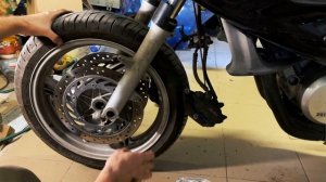Замена передних тормозов Honda Deauville NT700V | How to change front brake pads and disks
