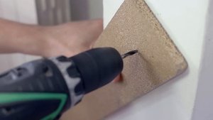 Как акуратно просверлить оштукатуренную стену