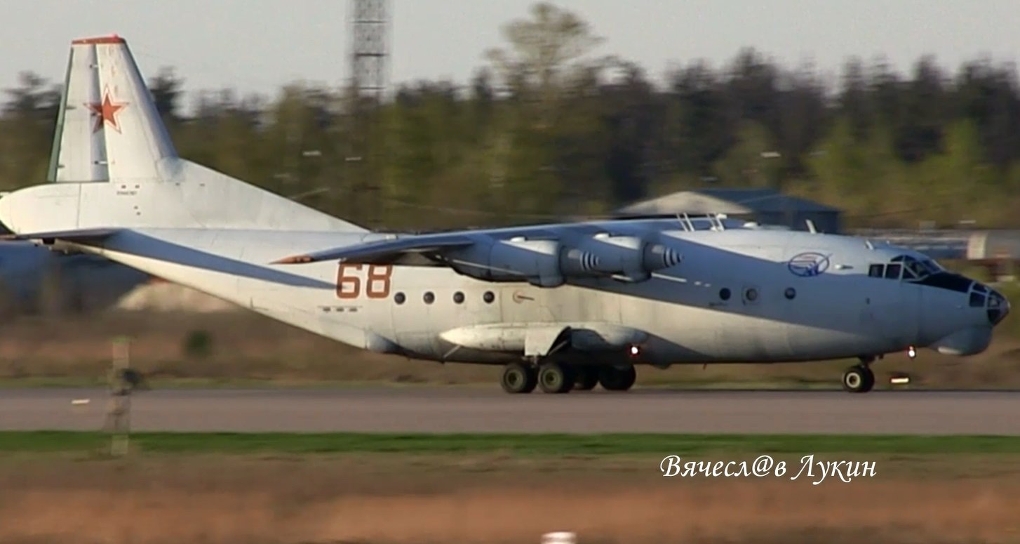 Посадка трёх бортов Ан-12БК / №68 / №15 / №21