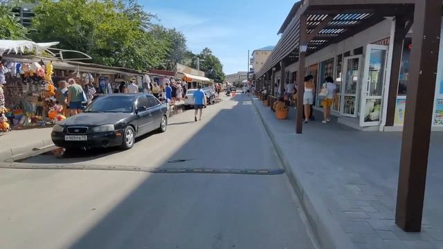 Пляж Джемете - море штормит, народ купается!