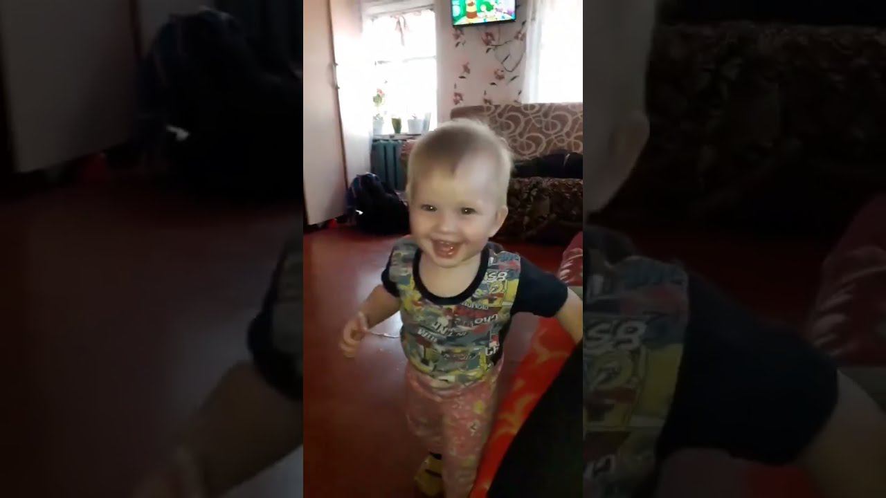 Ульяша учится ходить.Милота