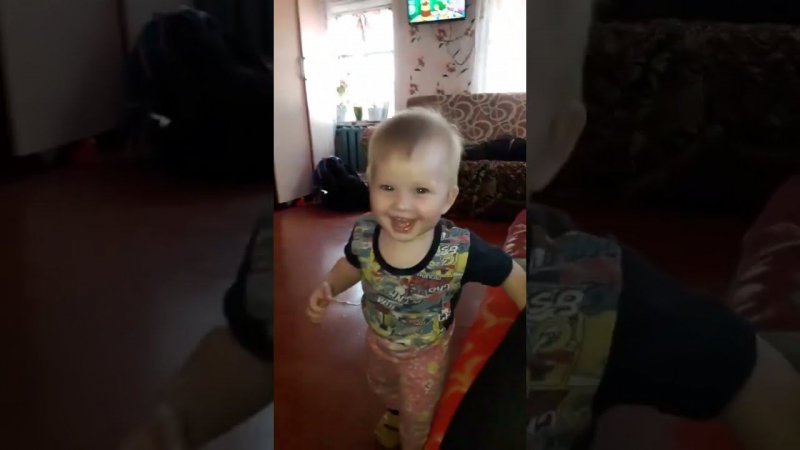 Ульяша учится ходить.Милота