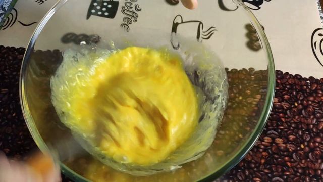 Яичные роллы с крабовыми палочками.