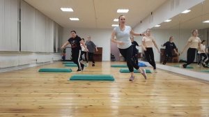 Степ-аэробика. Базовые шаги. Комбинация на степ-платформе