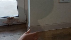 Монтаж напольного плинтуса с подрезкой углов различной сложности!