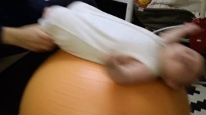 Фитбол для новорожденных  Fitball для малышей 0 3 месяца  Наше занятие на фитболе