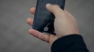 Разбитый IPhone