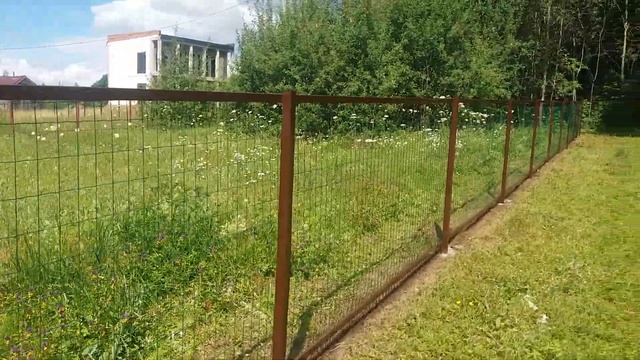 Монтаж забора из сетки с полимерным покрытием смотреть онлайн
