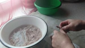 Как почистить свиные кишки легко и просто.