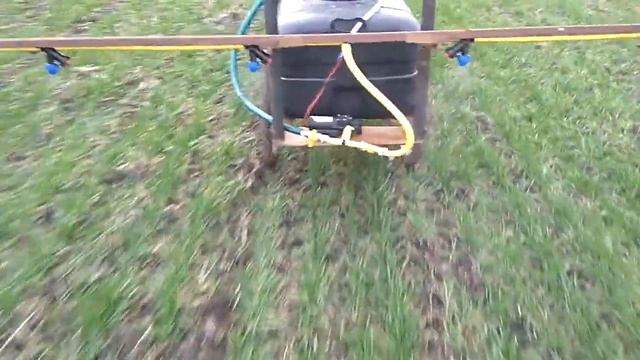 Самодельный оприскиватель в работе смотреть онлайн