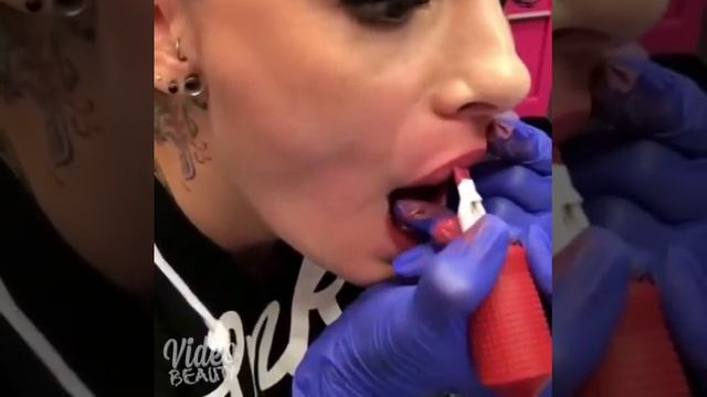 Makeup Clips / Tutorials - Сама себе делает татуаж ? вы За или Против татуажа губ?