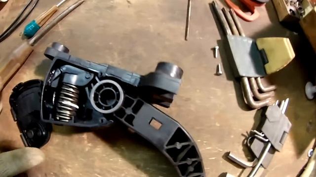 Скрип педали газа. Hyundai Solaris. The creaking gas pedal. смотреть онлайн