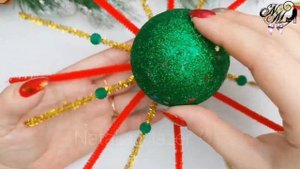 ПРОСТЫЕ?НОВОГОДНИЕ ИГРУШКИ ИЗ ШАРА И СИНЕЛЬНОЙ ПРОВОЛОКИ