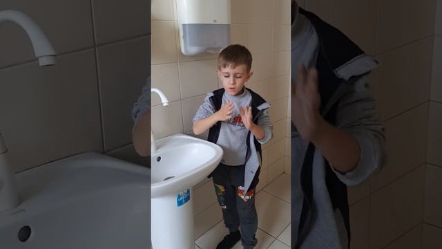 Правильно и очень интересно мыть руки детям. Лайфхак на каждый день для дома от Влада. смотреть онлайн