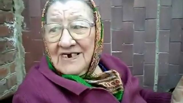 Бабка рассказывает стих не стесняясь в выражениях. Ржака смотреть онлайн