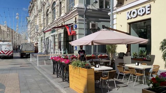 Москва, Никольская улица, утро, выходной день