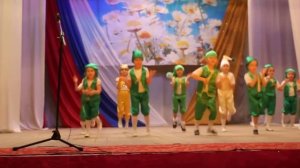 Танец гномиков!