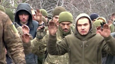 Еще более 130 украинских военных сдались в плен в Мариуполе