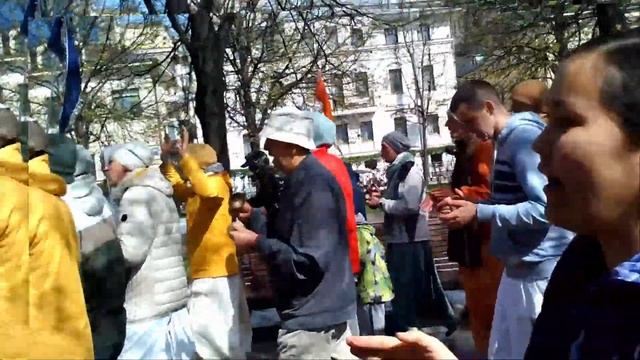 2022 05 09 Харинама в День Победы (2/2). Harinama in Moscow (Russia) on Victory Day 09-05-2022 смотреть онлайн