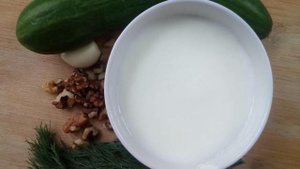 Огуречный суп с орехами