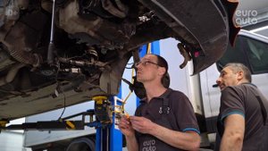 Замена сальника коленвала. Как устранить течь из-под автомобиля. Ремонт с ЕвроАвто