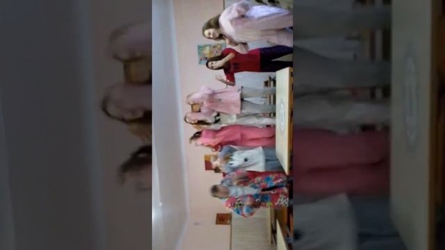 Старшеклассники танцуют в пижамах смотреть онлайн