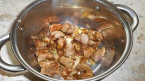 Картофель тушеный со свининой и соевым соусом