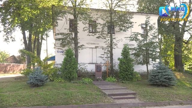 Новая дорога и автобусная остановка