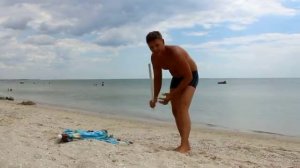 Как установить зонт на пляже?! Простой и надежный способ