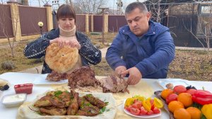 Готовим Седло Барана на вертеле и Жарим курочек на сковороде на костре