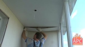 Пример обшивки балкона пластиковыми панелями под ключ.