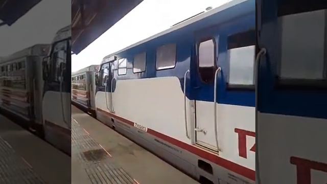 Прибытие поезда на детской железной дороге Екатеринбурга смотреть онлайн