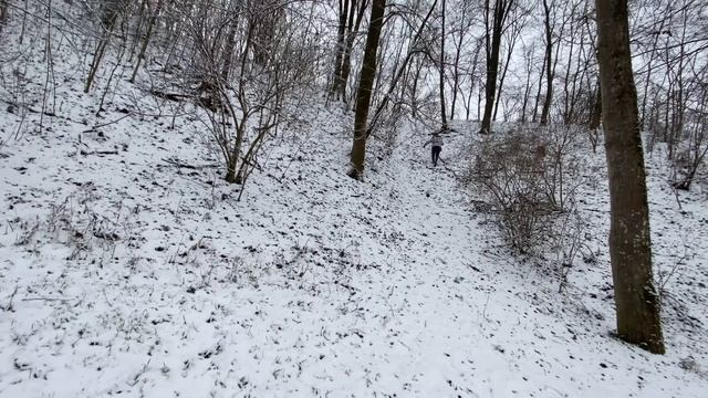 КАТАЕМСЯ НА ПАКЕТАХ С ОГРОМНОЙ ГОРКИ! ВЫПАЛ СНЕГ! ПОЕМ КОЛЯДКИ смотреть онлайн
