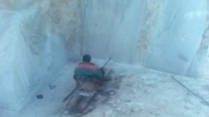 Нурата. Узбекистан. Добыча мрамора. Открытые горные работы. Бурение массива.