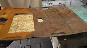 Снятие (демонтаж) потолка с люком BMW e38, перетяжка потолка в черный цвет