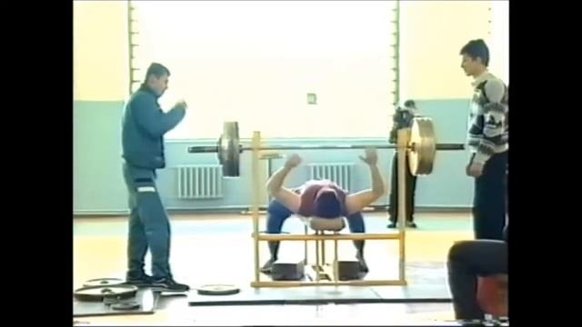 3 попытка.Жим лежа 142 5 кг.18 лет.1998 год. смотреть онлайн