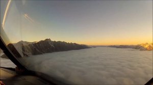 ПОЛЕТ САМОЛЁТА В ГОРАХ-ПОСАДКА ЛАЙНЕРА В ГУСТОМ ТУМАНЕ.