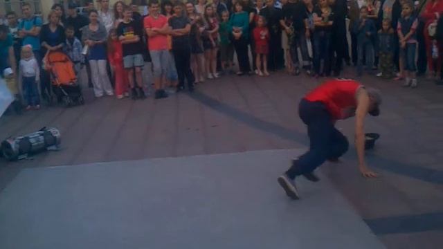 Брейк-данс у центрі Львова смотреть онлайн