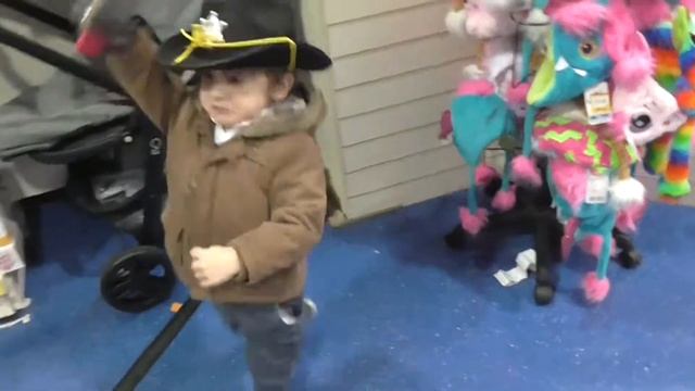 Шоппинг в магазине игрушек! Делаем покупки! Toys store shopping madness