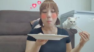 Кореянка Кушает Живой Осьминог ? (feat. Кошка) влог в Корее