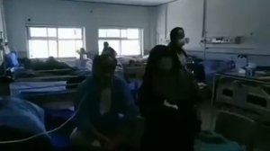 Vidéo | Distribution de la bénédiction de l'Imam Reda (AS) dans les hôpitaux iraniens aux patients..