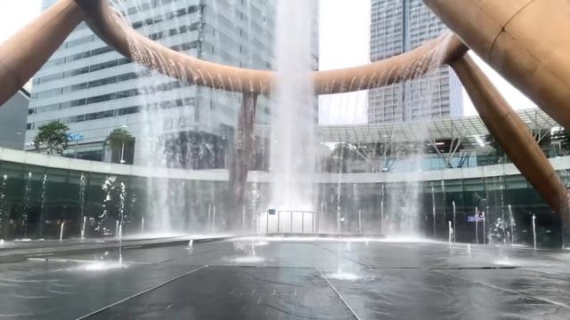 The Guinness Book Of World Records: The largest fountain in the world【Fountain of Wealth】 Singapore смотреть онлайн