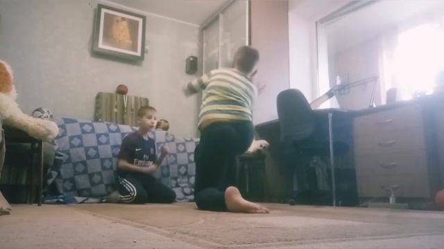 Бью по мини ворота Серому смотреть онлайн