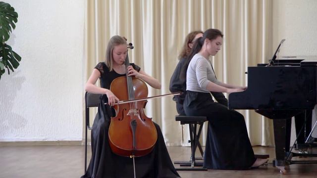07-Д. Шостакович, 2 часть скерцо из сонаты для виолончели, исп. Нина Вахтурова и Юлия Макарова